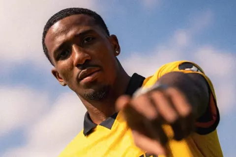  "اللاعب الأسرع في الدوري الإيطالي".. وولفرهامبتون يضم الكاميروني جاكسون تشاتشوا